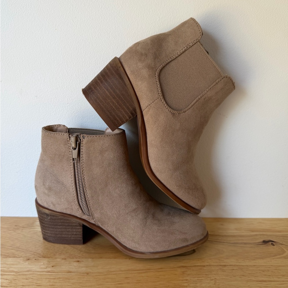 Girls heel bootie shoes, size 13